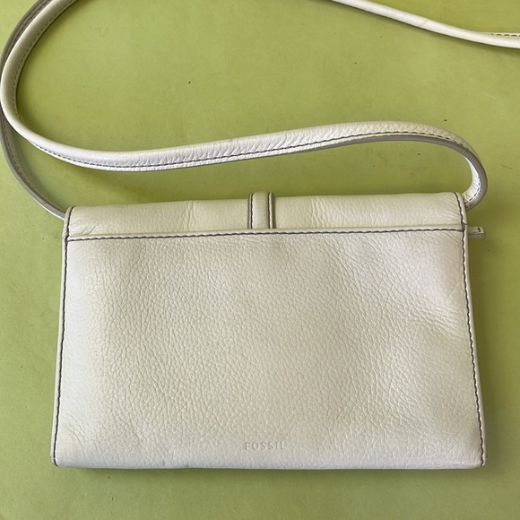 Light cream Fossil pebbled leather crossbody bag/clutch - Picture 6 of 15